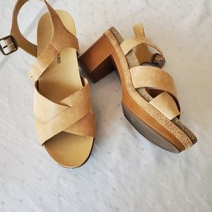 Lucky block heal sandals